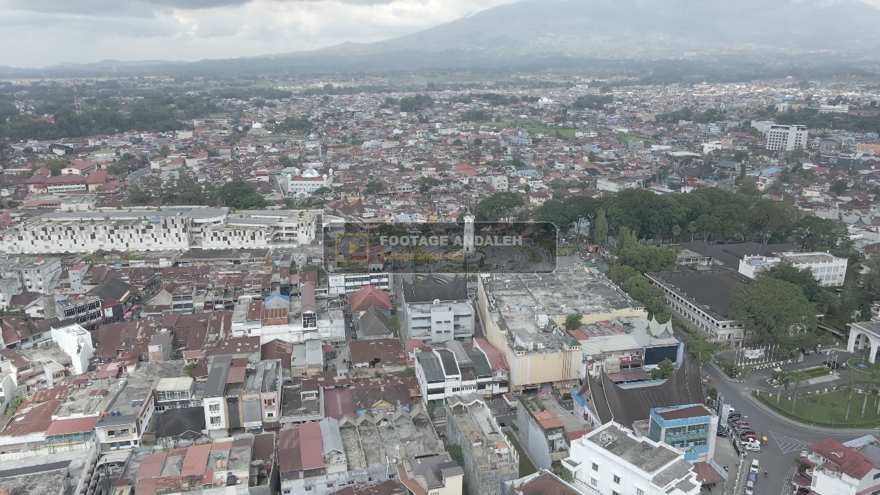 Preview Pendekatan Drone Menuju Menara Jam Gadang di Bukittinggi