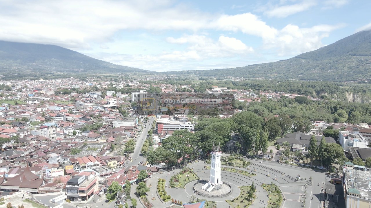 Preview Flyover Drone Udara Top-Down Menara Jam Gadang di Bukittinggi, Sumatera Barat, Indonesia