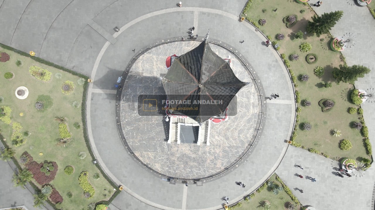 Preview Flyover Drone Top-Down Jam Gadang Jam Gadang di Bukittinggi, Sumatera Barat, Indonesia